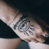 Tatuaje de línea fina